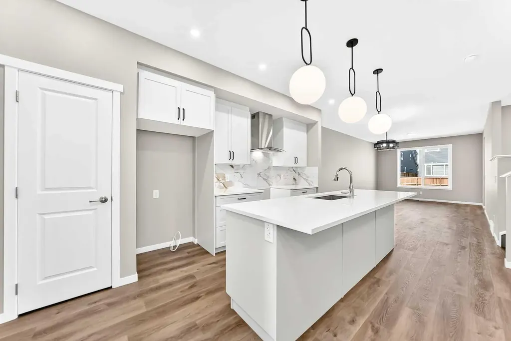 817 Marine Drive SE Calgary AB T3M 4E3