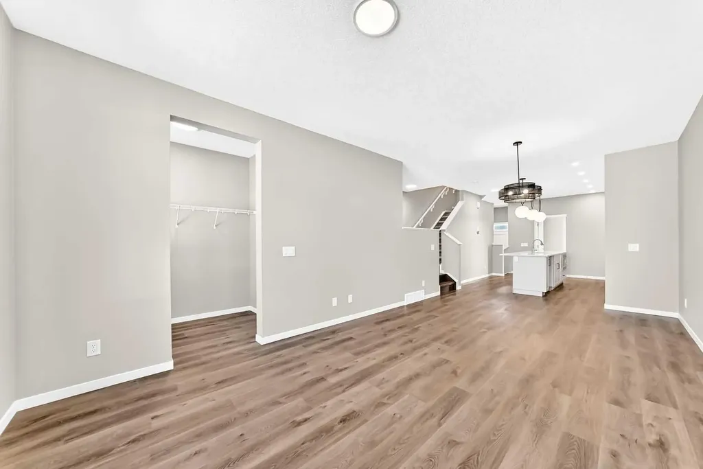 817 Marine Drive SE Calgary AB T3M 4E3