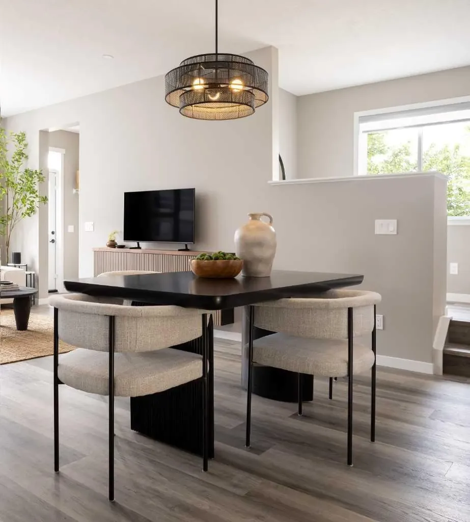 817 Marine Drive SE Calgary AB T3M 4E3