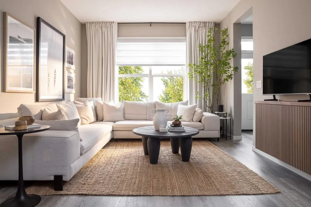 817 Marine Drive SE Calgary AB T3M 4E3