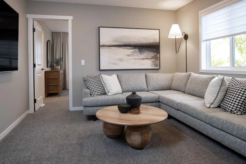 817 Marine Drive SE Calgary AB T3M 4E3
