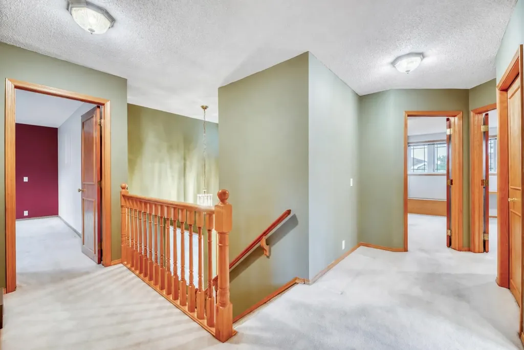 231 Mt Victoria Place SE Calgary AB T2Z 1P4