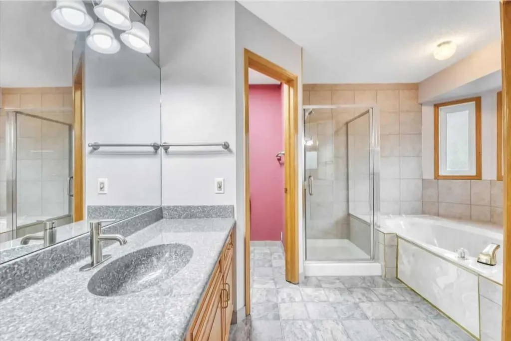 231 Mt Victoria Place SE Calgary AB T2Z 1P4