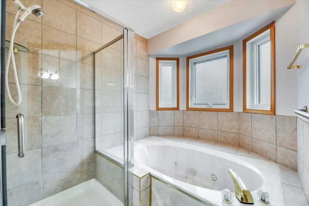 231 Mt Victoria Place SE Calgary AB T2Z 1P4