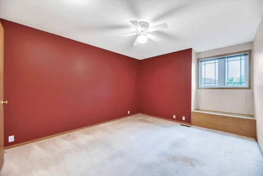 231 Mt Victoria Place SE Calgary AB T2Z 1P4