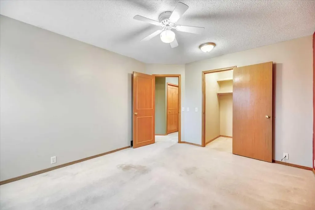 231 Mt Victoria Place SE Calgary AB T2Z 1P4