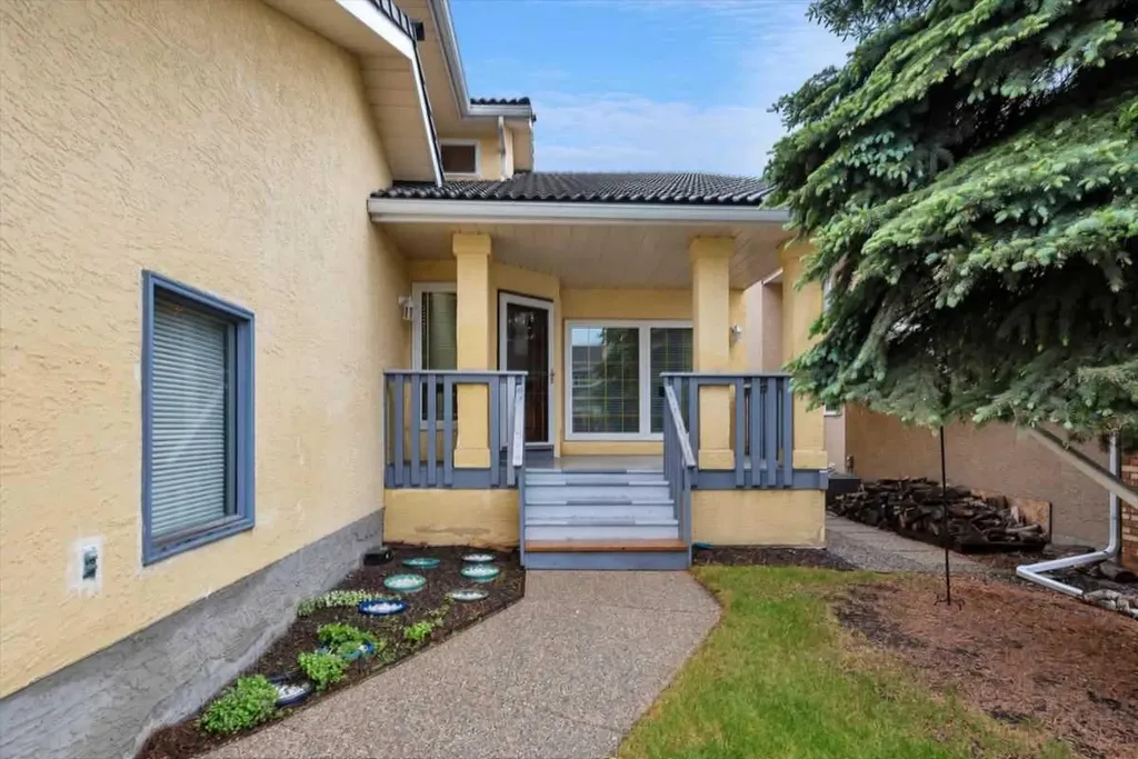 231 Mt Victoria Place SE Calgary AB T2Z 1P4