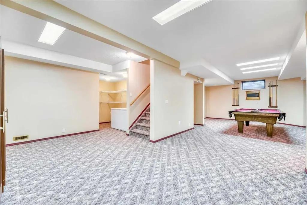 231 Mt Victoria Place SE Calgary AB T2Z 1P4