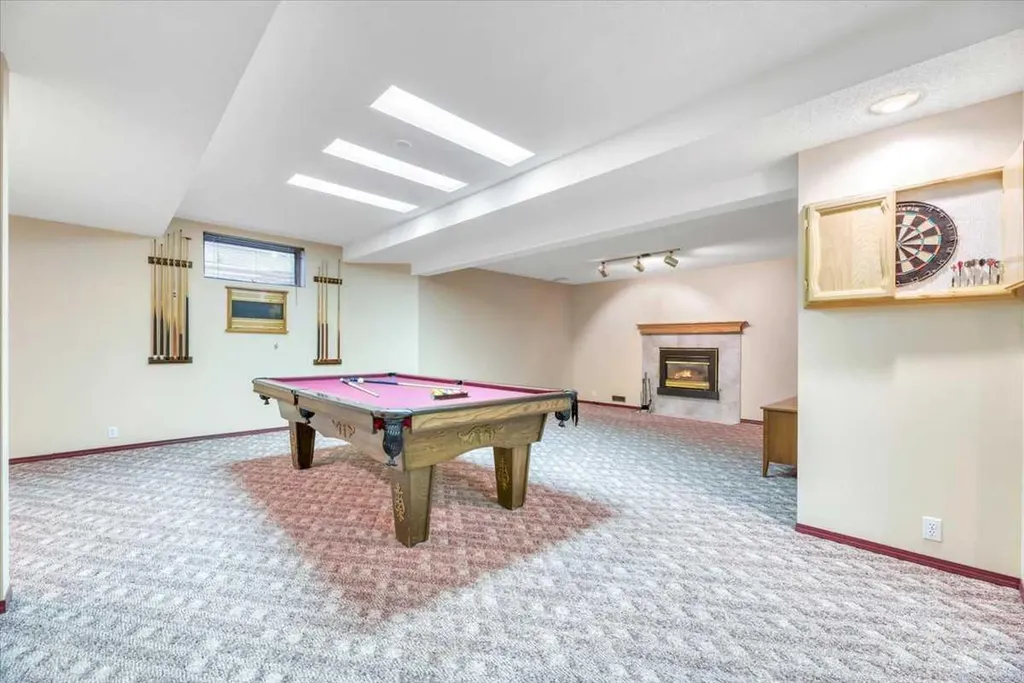 231 Mt Victoria Place SE Calgary AB T2Z 1P4