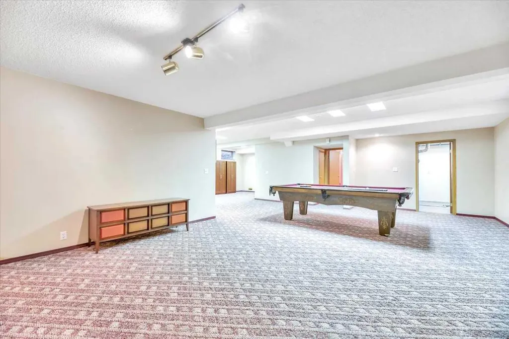 231 Mt Victoria Place SE Calgary AB T2Z 1P4