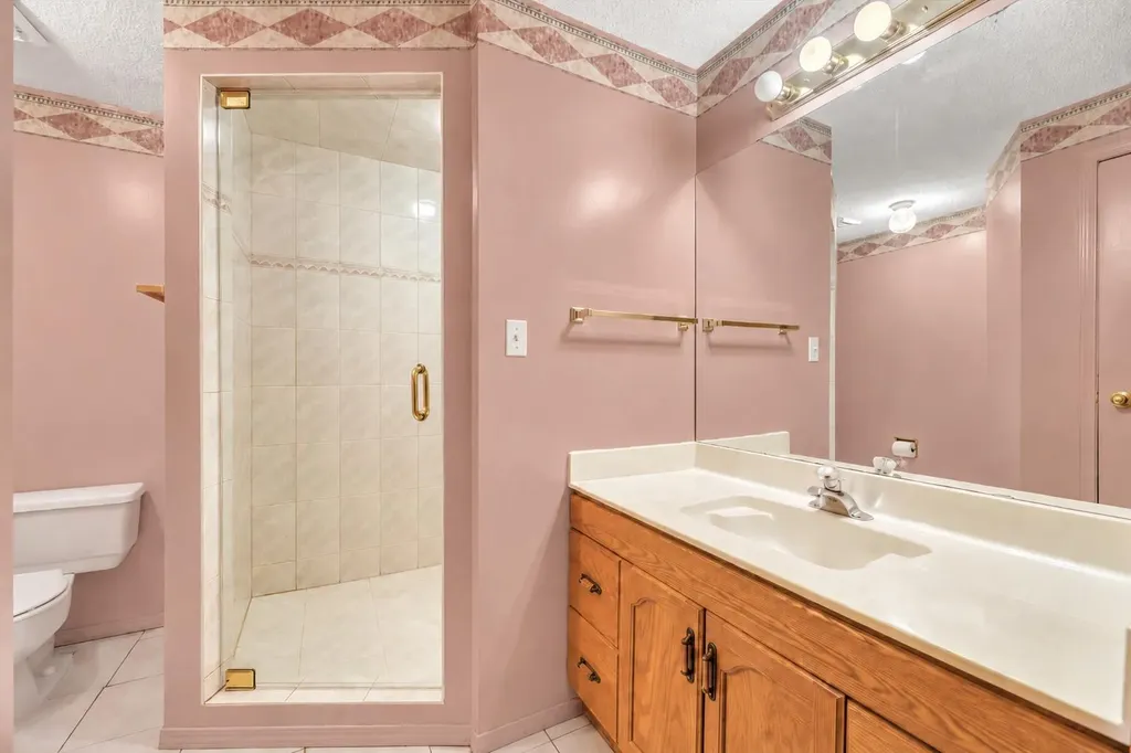 231 Mt Victoria Place SE Calgary AB T2Z 1P4
