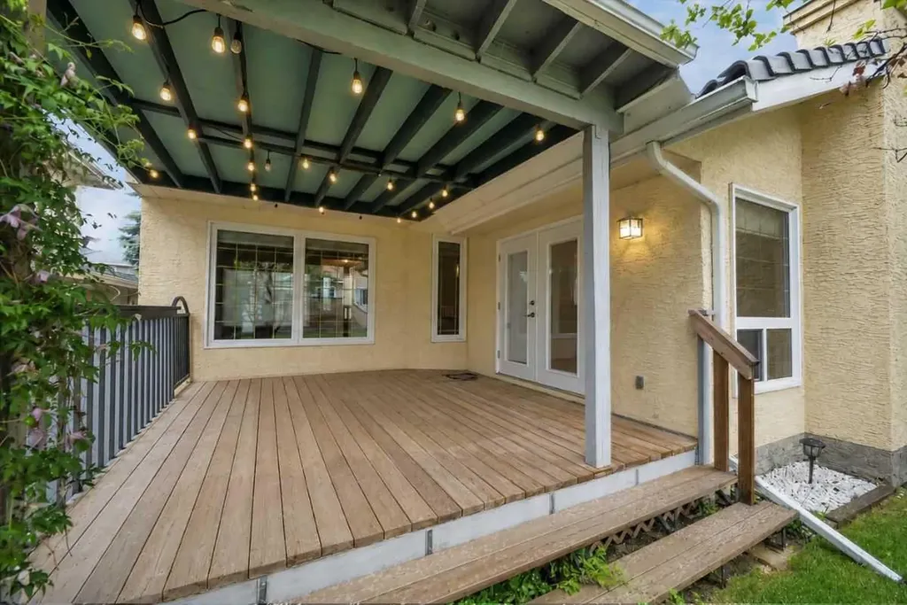 231 Mt Victoria Place SE Calgary AB T2Z 1P4
