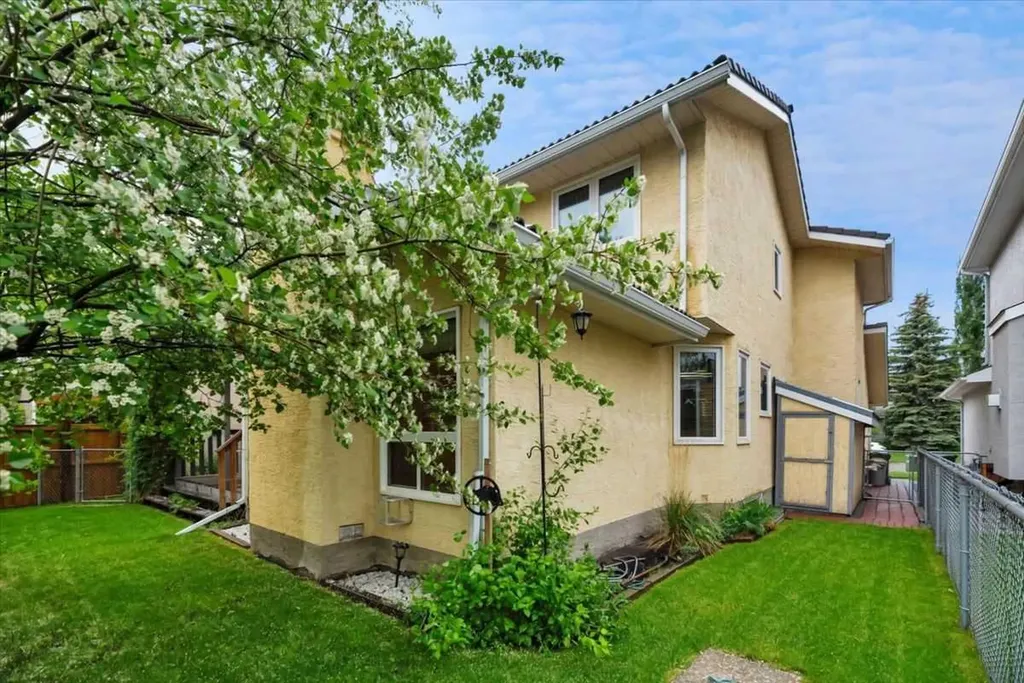 231 Mt Victoria Place SE Calgary AB T2Z 1P4