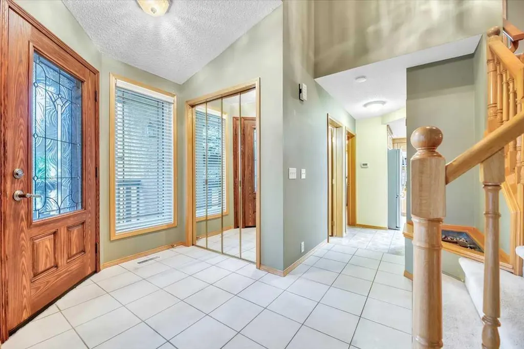 231 Mt Victoria Place SE Calgary AB T2Z 1P4