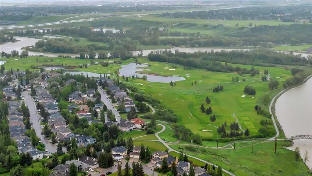 231 Mt Victoria Place SE Calgary AB T2Z 1P4
