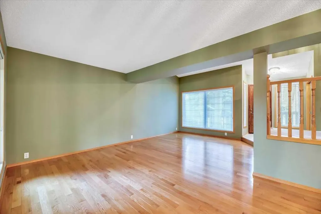 231 Mt Victoria Place SE Calgary AB T2Z 1P4