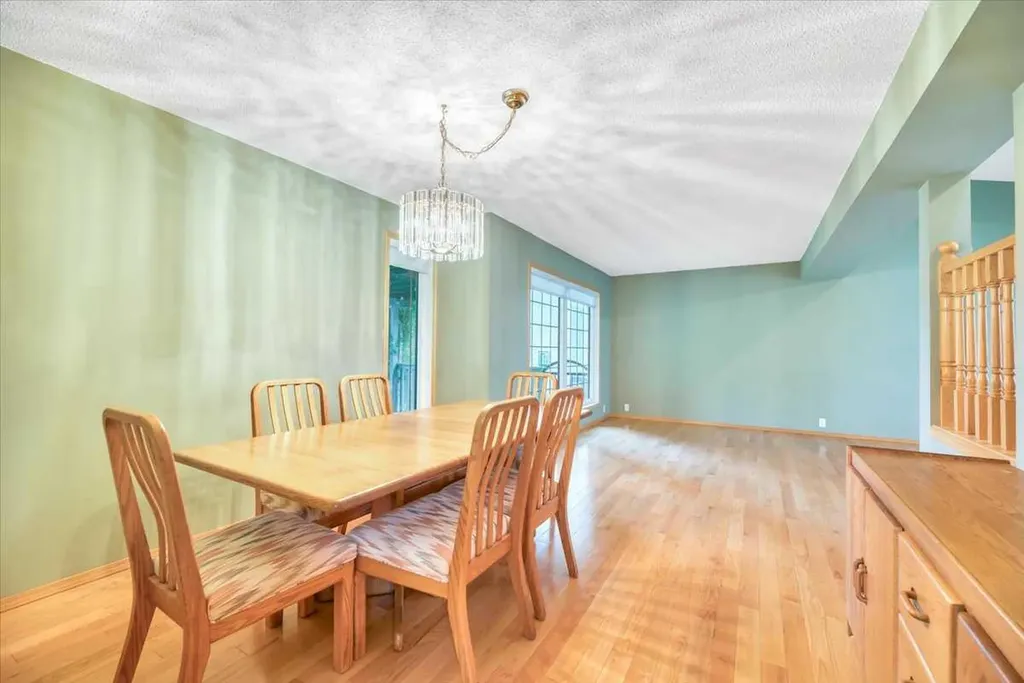 231 Mt Victoria Place SE Calgary AB T2Z 1P4