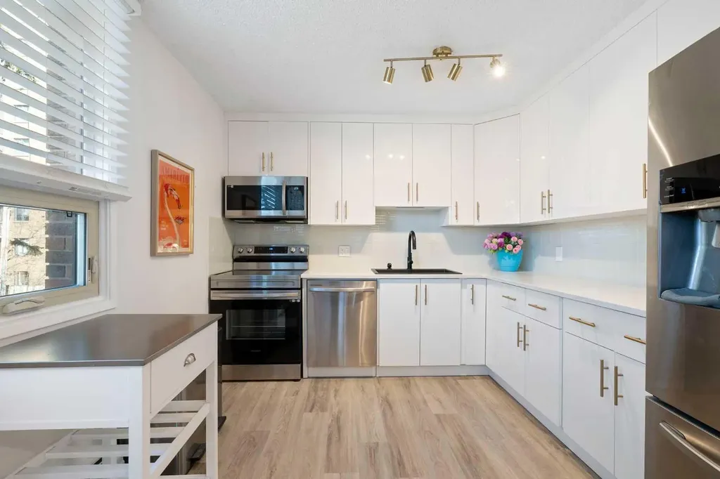 220 26 Avenue SW Calgary AB T2S 0M4