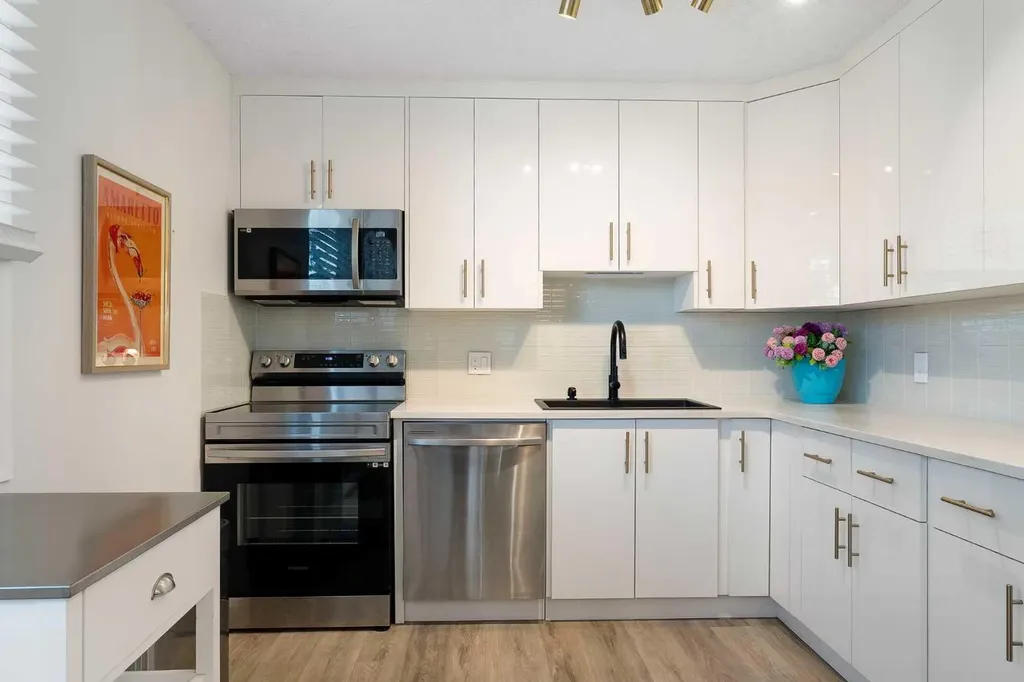 220 26 Avenue SW Calgary AB T2S 0M4