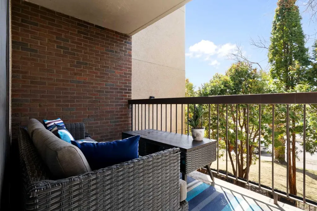 220 26 Avenue SW Calgary AB T2S 0M4