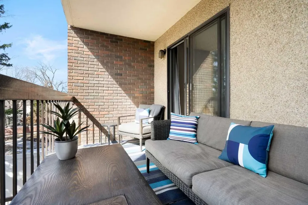 220 26 Avenue SW Calgary AB T2S 0M4