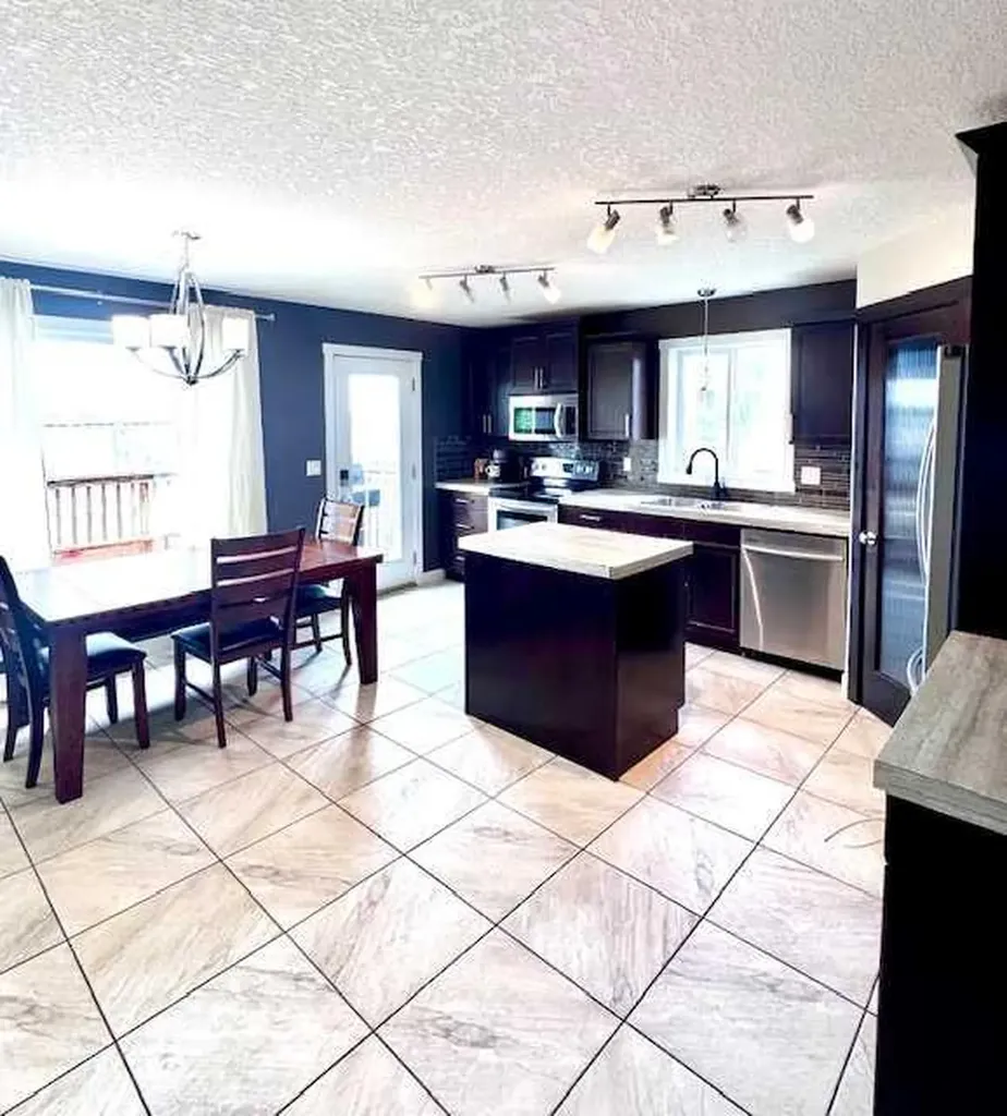 7306 115b Street Grande Prairie AB T8W 0J5