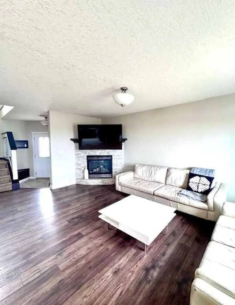 7306 115b Street Grande Prairie AB T8W 0J5