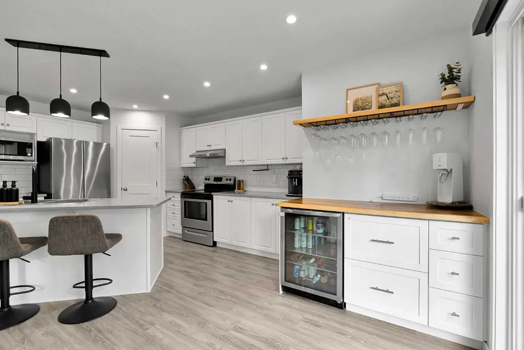 272 Douglas Glen Boulevard SE Calgary AB T2Z 3M8