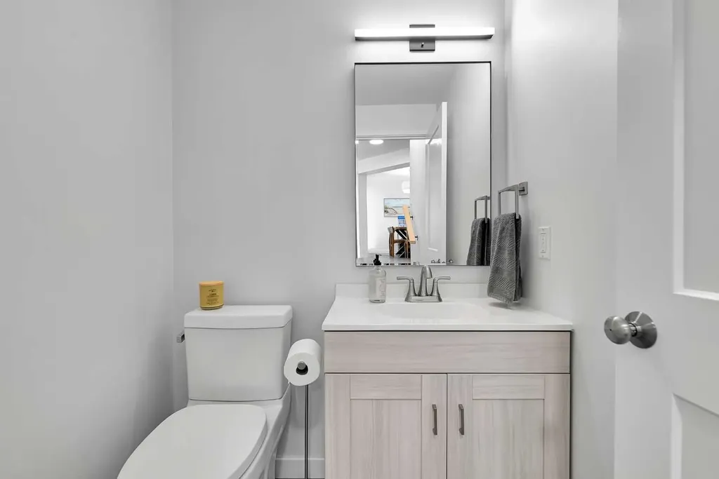 272 Douglas Glen Boulevard SE Calgary AB T2Z 3M8