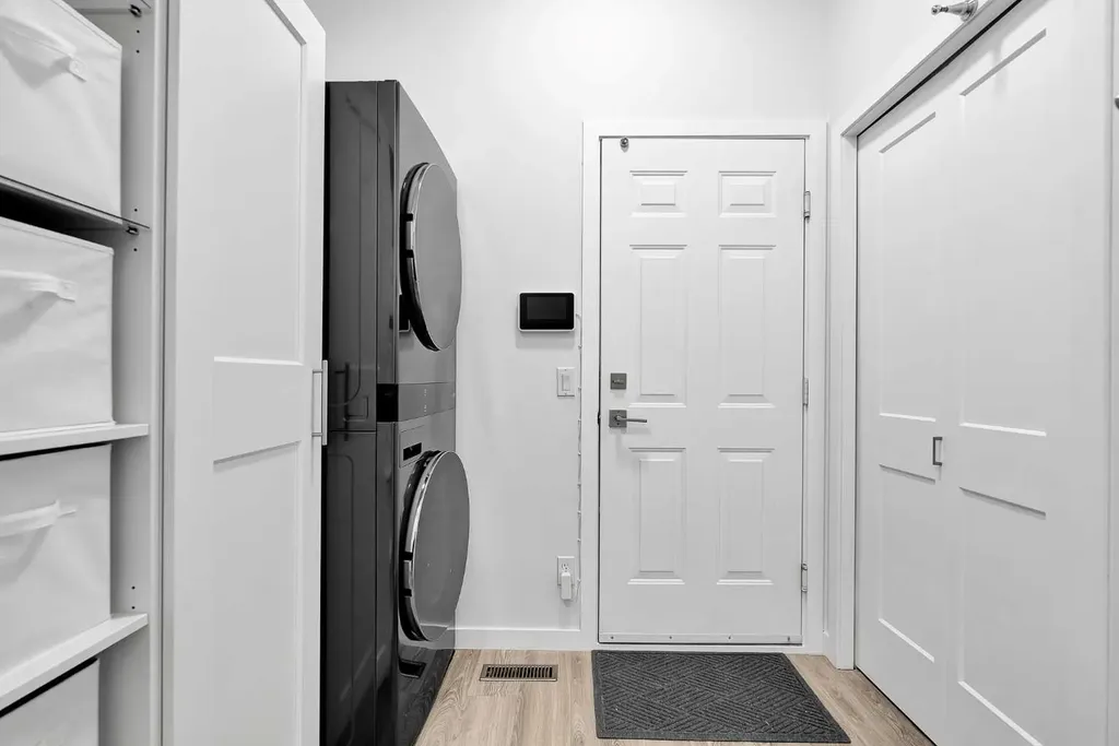 272 Douglas Glen Boulevard SE Calgary AB T2Z 3M8
