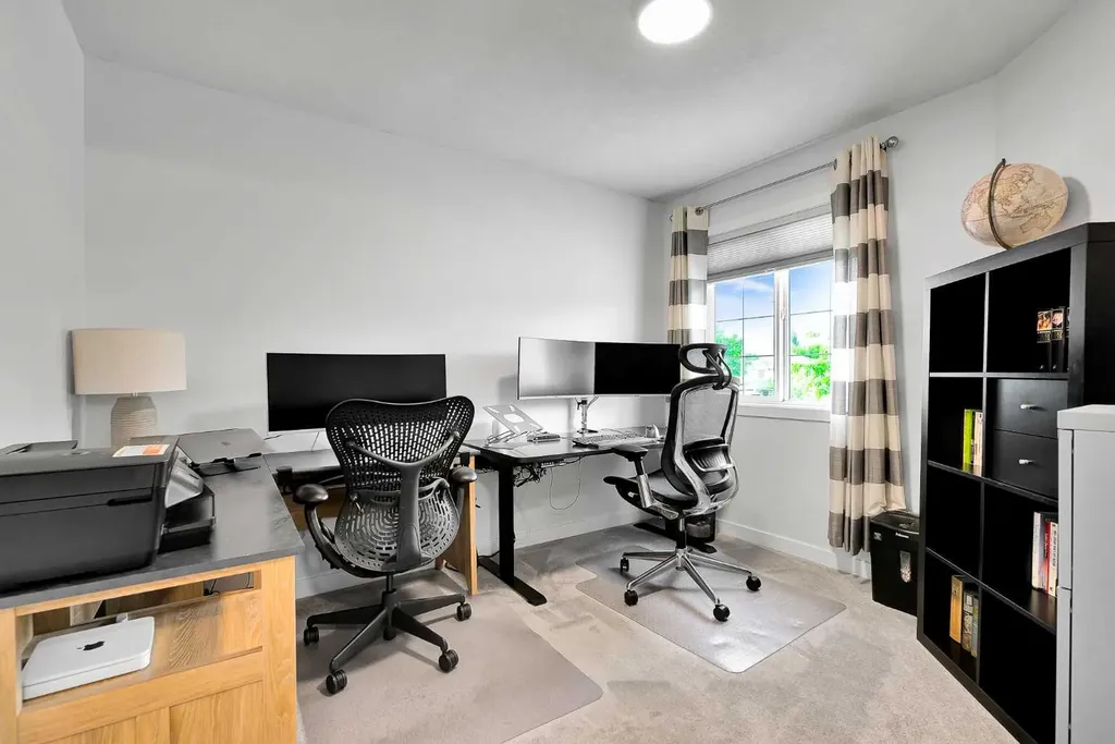 272 Douglas Glen Boulevard SE Calgary AB T2Z 3M8