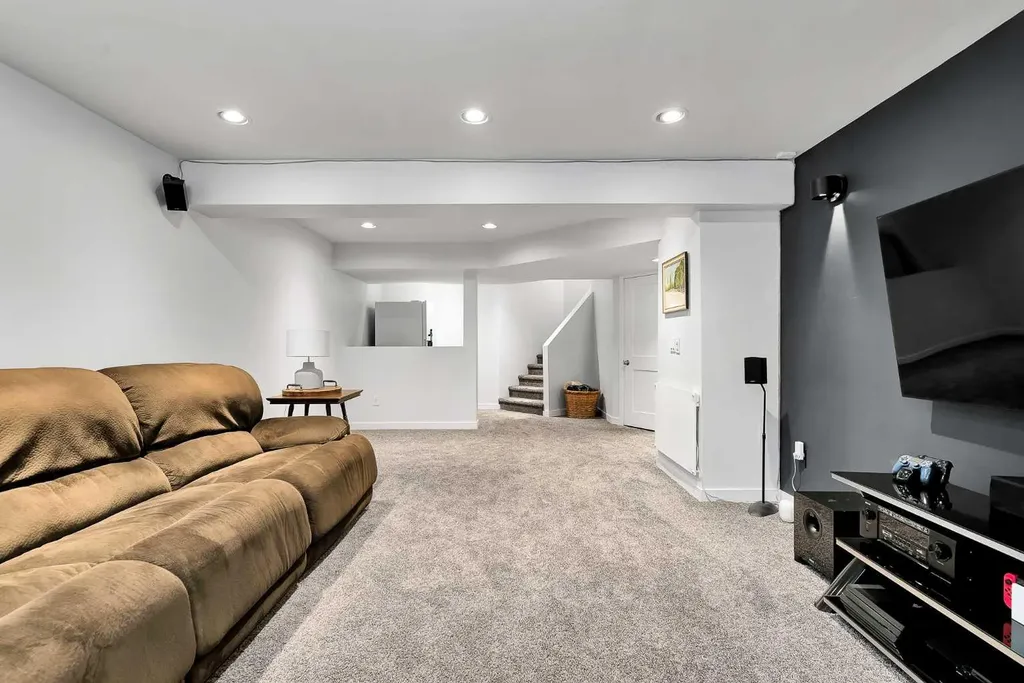 272 Douglas Glen Boulevard SE Calgary AB T2Z 3M8