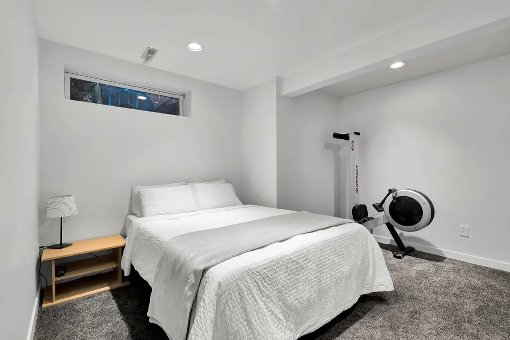 272 Douglas Glen Boulevard SE Calgary AB T2Z 3M8