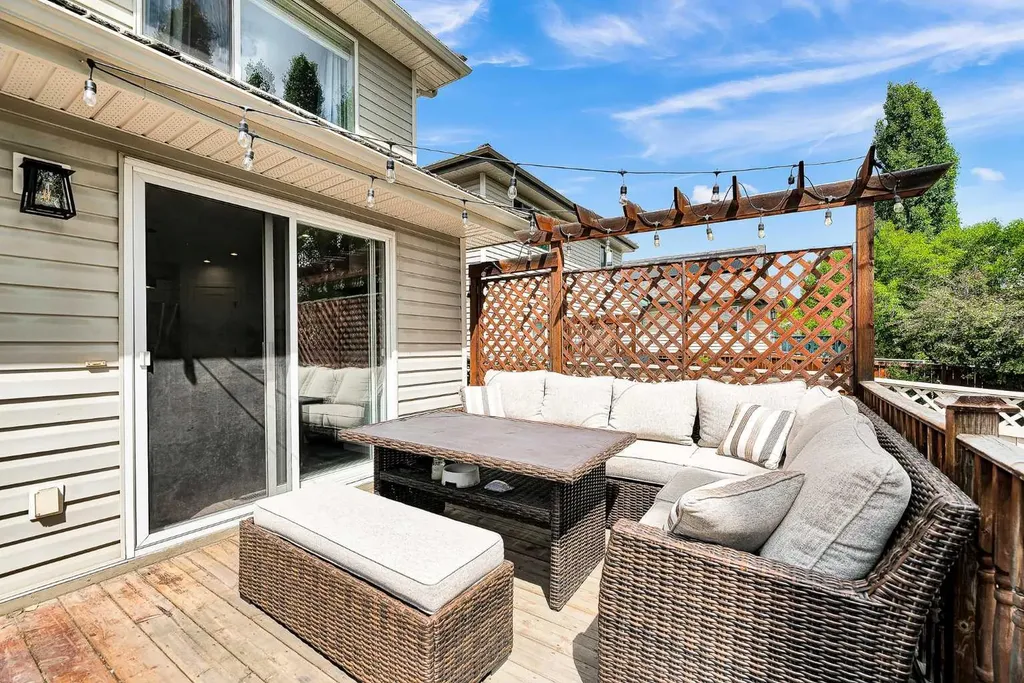 272 Douglas Glen Boulevard SE Calgary AB T2Z 3M8