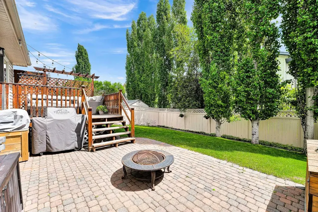 272 Douglas Glen Boulevard SE Calgary AB T2Z 3M8