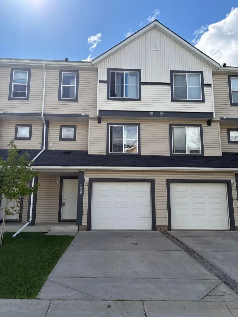 158 Everhollow Heights SW Calgary AB T2Y5B3