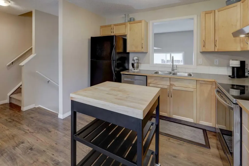 158 Everhollow Heights SW Calgary AB T2Y5B3