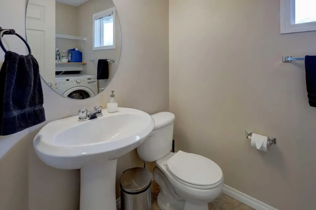 158 Everhollow Heights SW Calgary AB T2Y5B3