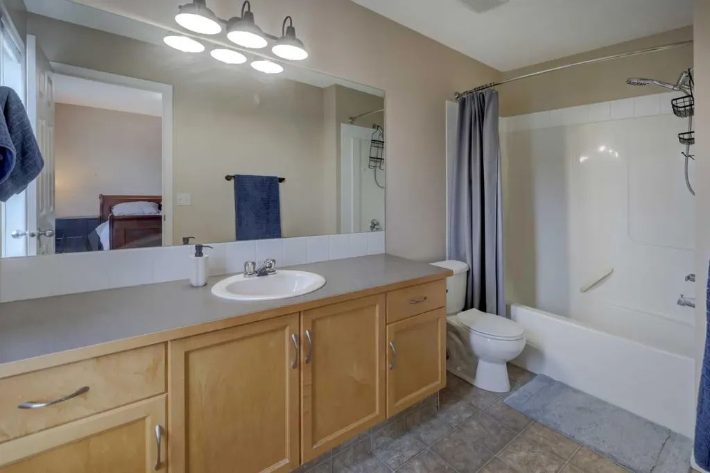158 Everhollow Heights SW Calgary AB T2Y5B3