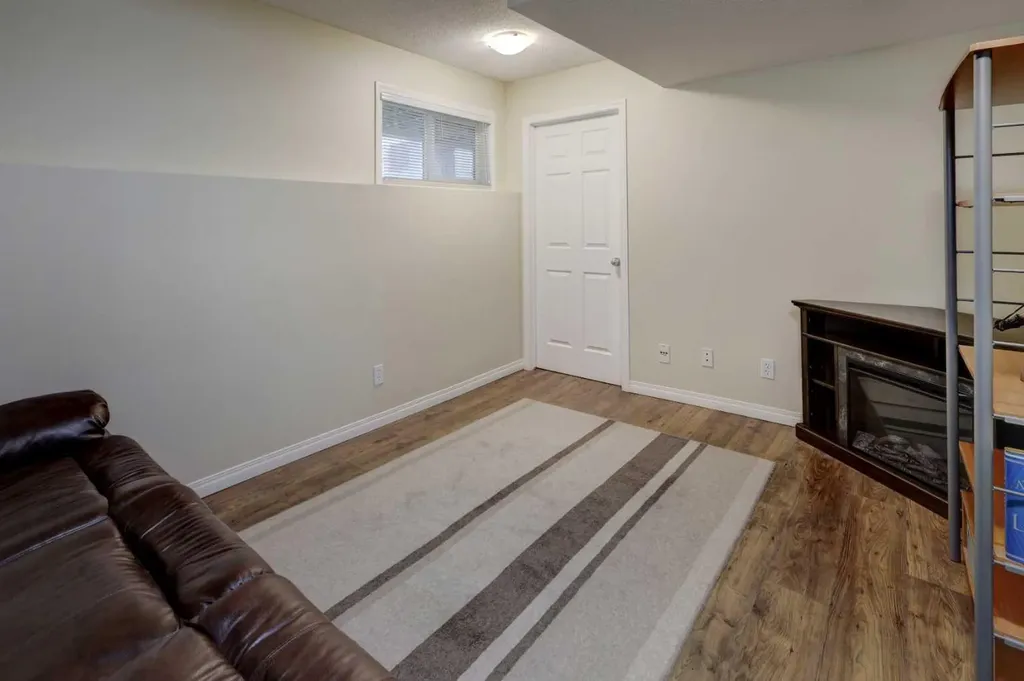 158 Everhollow Heights SW Calgary AB T2Y5B3