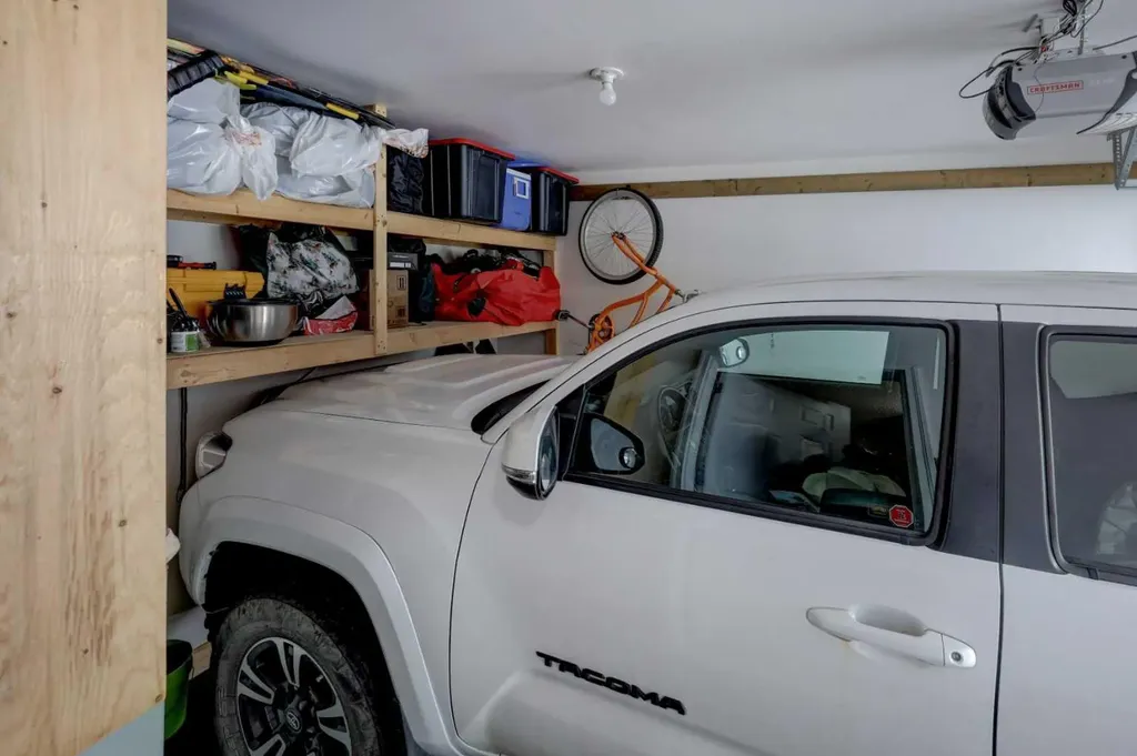 158 Everhollow Heights SW Calgary AB T2Y5B3