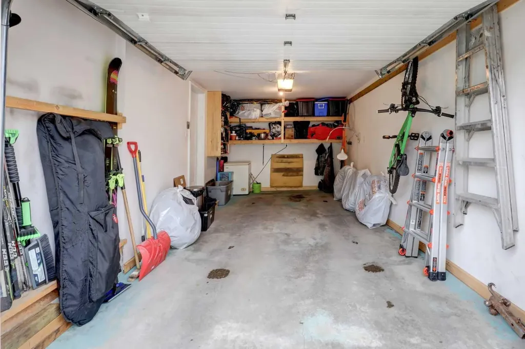 158 Everhollow Heights SW Calgary AB T2Y5B3