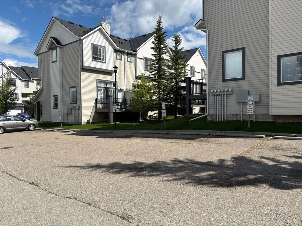 158 Everhollow Heights SW Calgary AB T2Y5B3