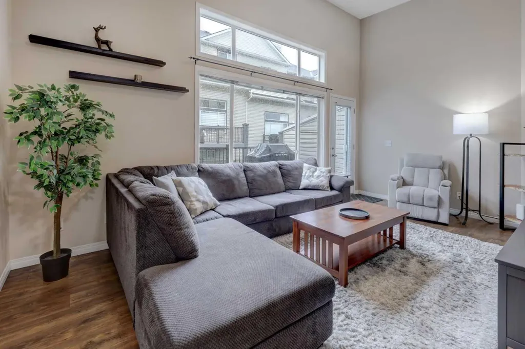 158 Everhollow Heights SW Calgary AB T2Y5B3
