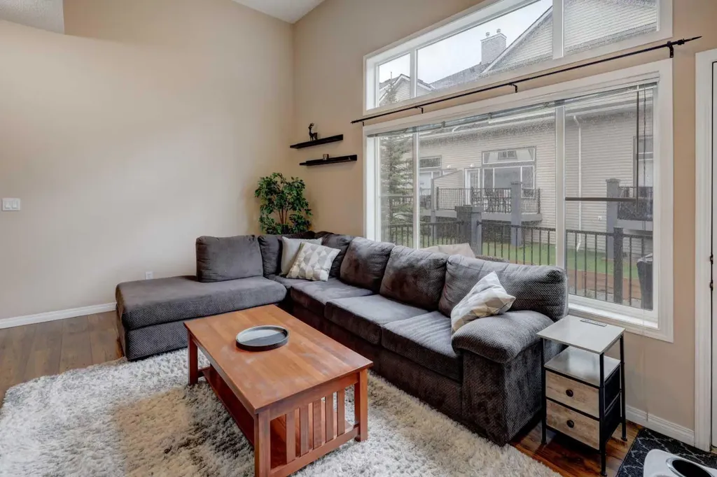 158 Everhollow Heights SW Calgary AB T2Y5B3