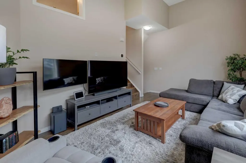 158 Everhollow Heights SW Calgary AB T2Y5B3