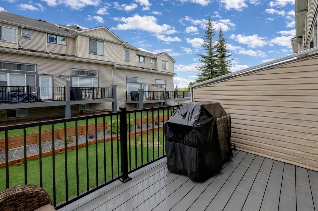 158 Everhollow Heights SW Calgary AB T2Y5B3