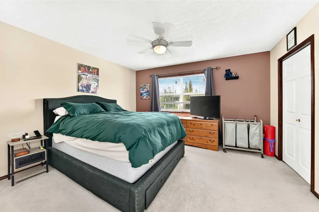 21 Amer Close Red Deer AB T4R2S3