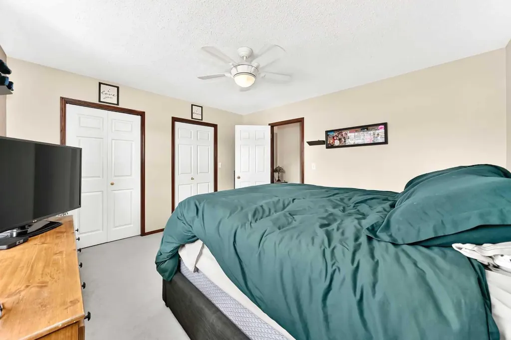 21 Amer Close Red Deer AB T4R2S3