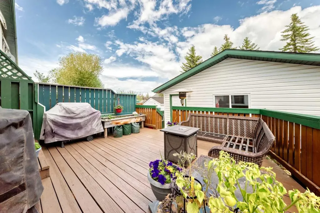 21 Amer Close Red Deer AB T4R2S3